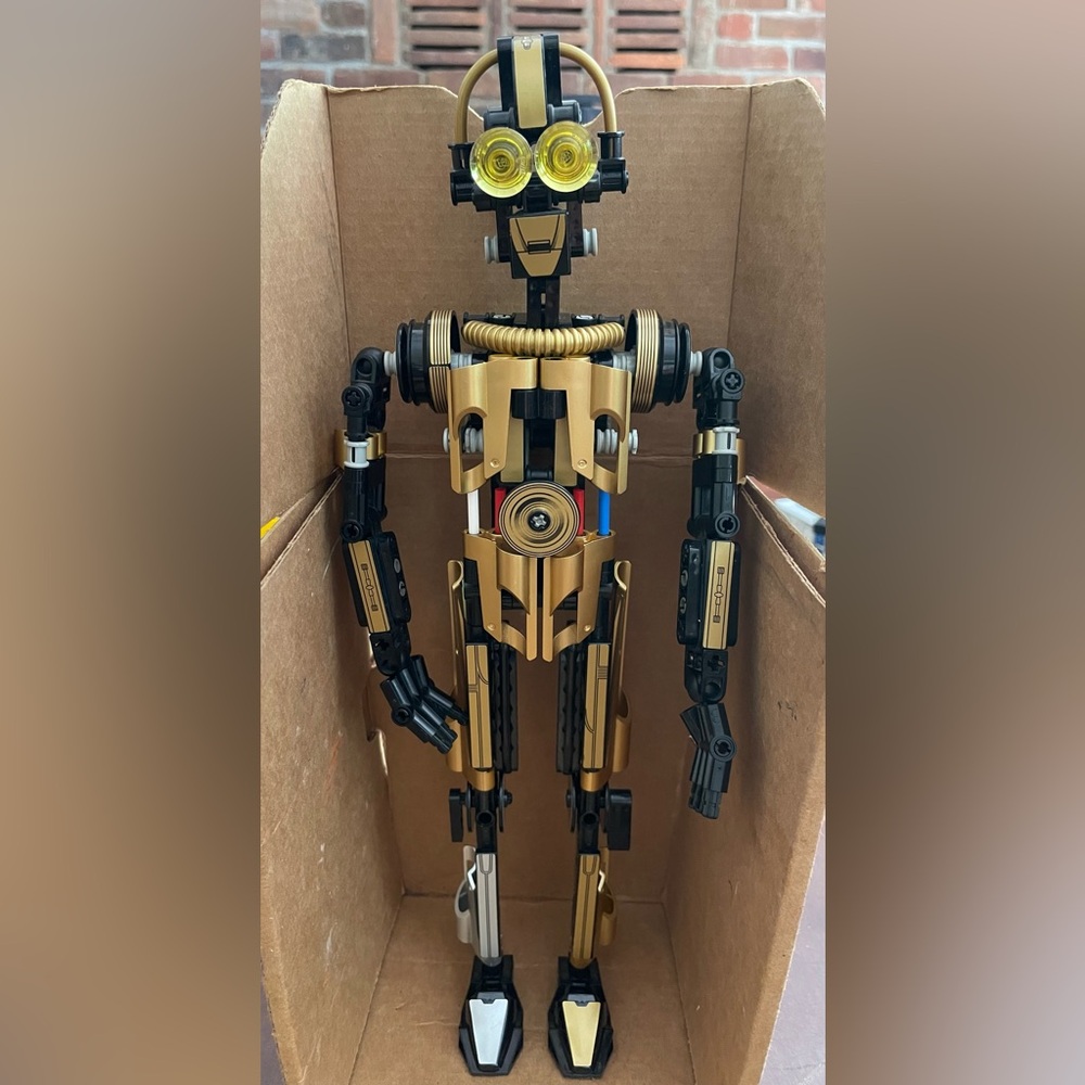 Lego Technic C-3PO Starwars 8007-1 Gold and Black Robot Figure - Picture 5 of 7